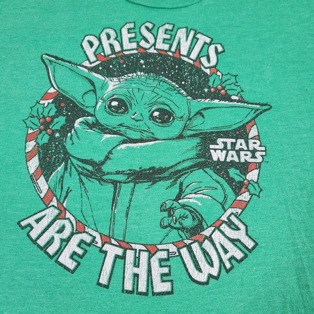 Star Wars Yoda Presents Are the Way Green T-Shirt M